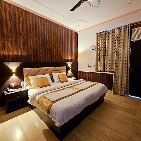 Shri Krishna Divine Dham Hotel Mathura Exterior photo