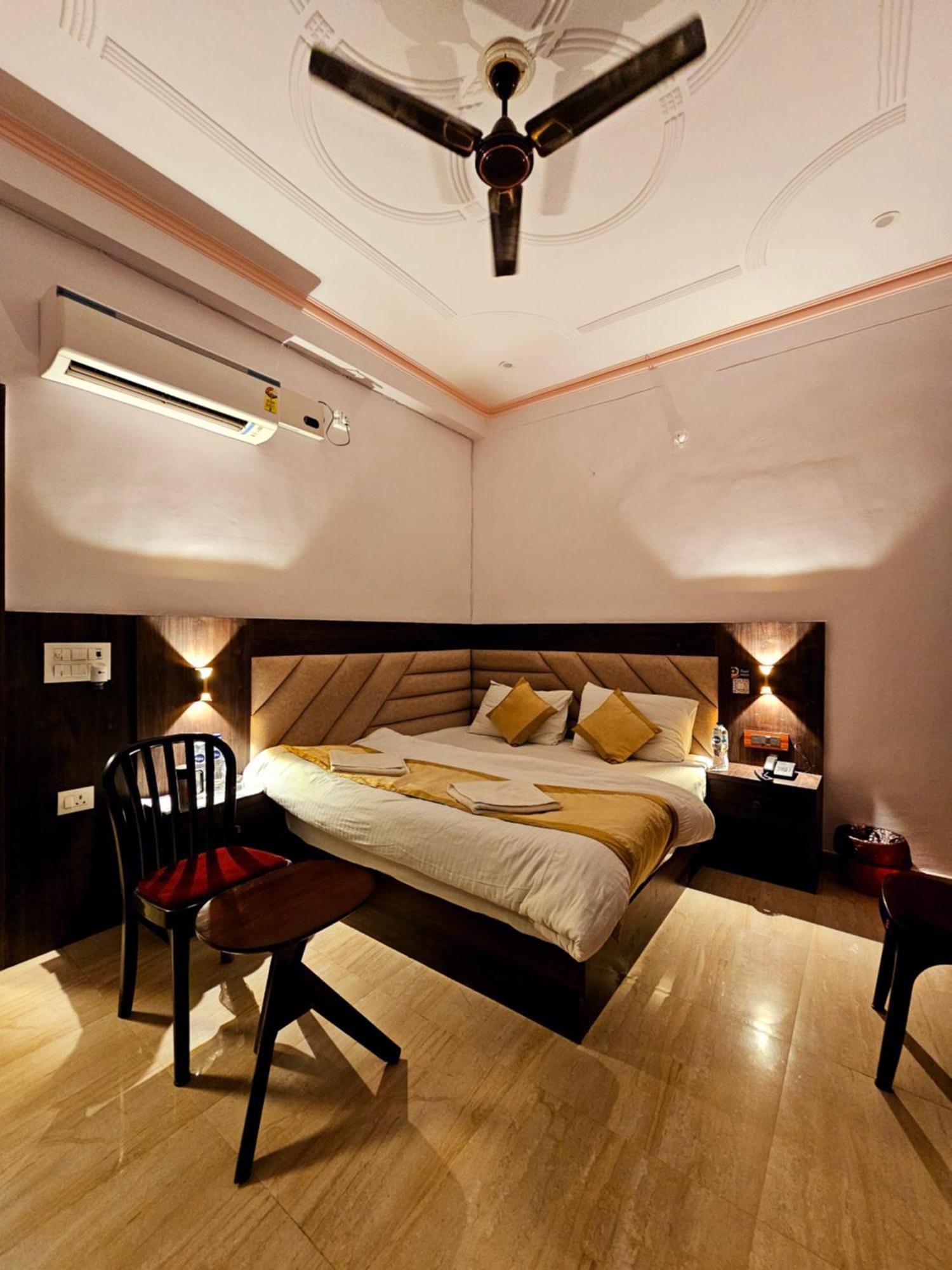 Shri Krishna Divine Dham Hotel Mathura Exterior photo